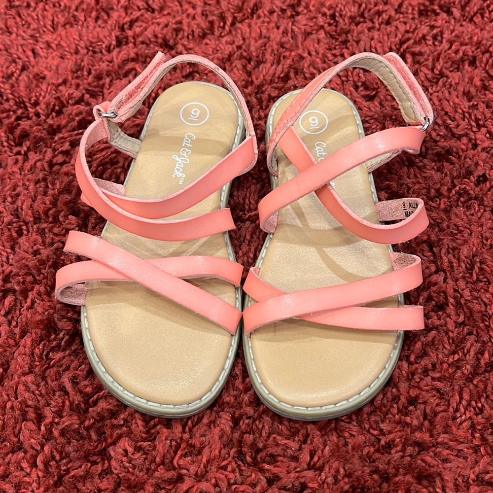 Cute Pink toddler girl sandals! Great condition.